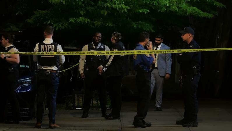 Polícia de Nova York cerca local de tiroteio durante feriado de 4 de julho