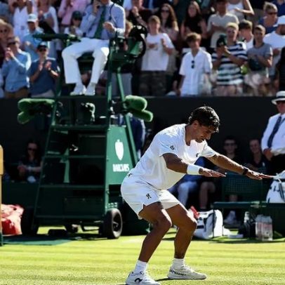 Tenista italiano surfa como Matheus Cunha após vitória em Wimbledon; veja vídeo