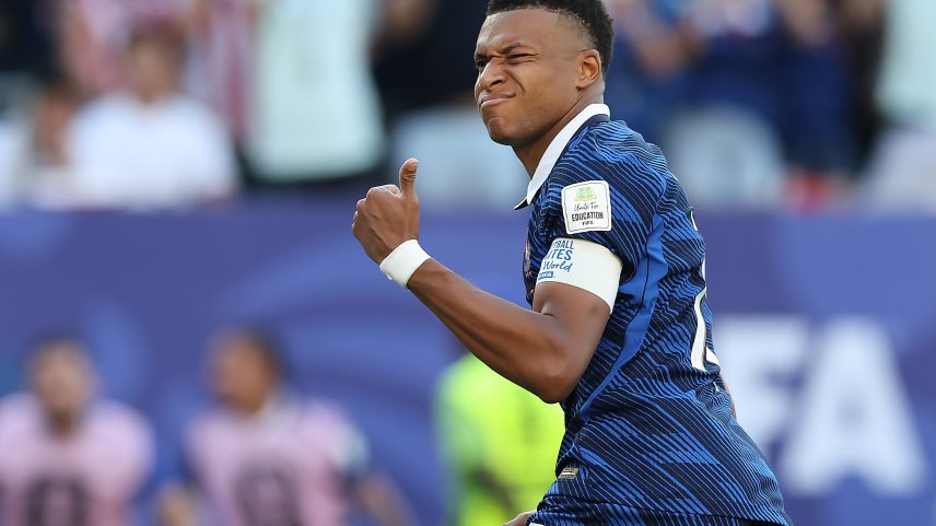 Mbappé quebra a muralha paraguaia e coloca França frente a frente com Marrocos