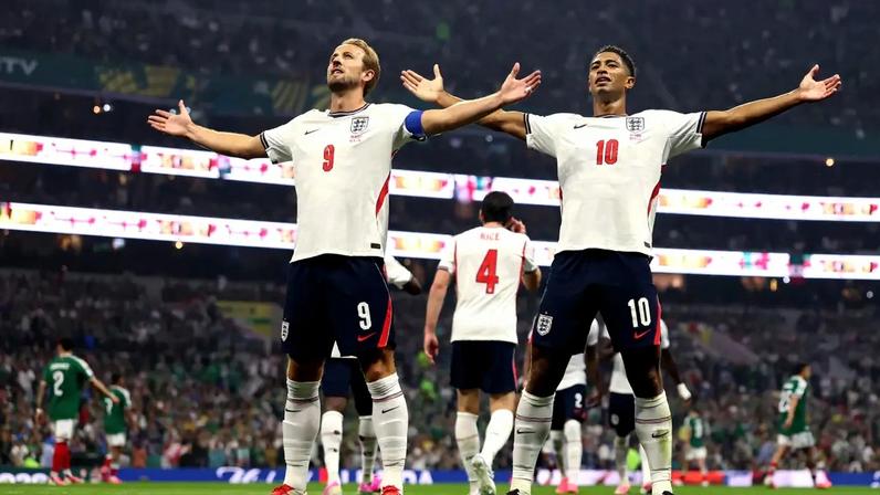 Harry Kane e Jude Bellingham: dupla marcou os gols da vitória inglesa sobre o México (Julian Finney - FIFA/FIFA/Getty Images)