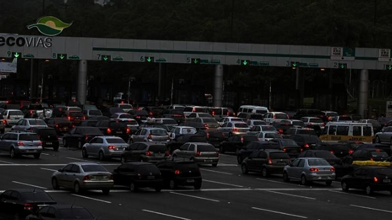 As rodovias que dão acesso ao litoral são as mais congestionadas; a Ecovias, que administra o sistema Anchieta-Imigrantes, colocou em prática a Operação Descida na terça-feira. Foto: José Patrício/AE