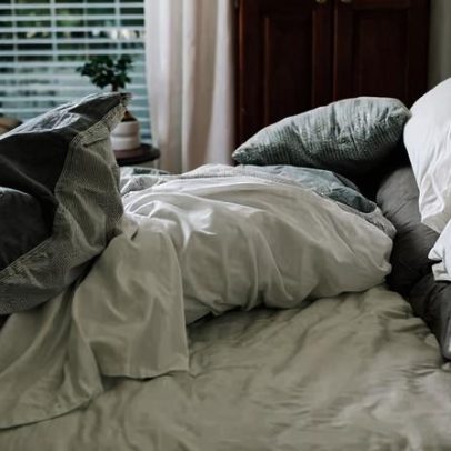 Como escolher o tog certo de duvet para onda de calor, segundo especialistas