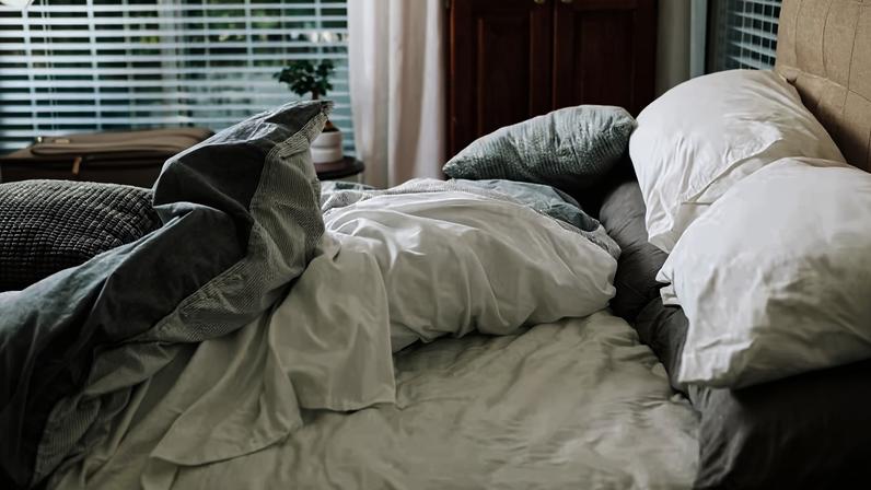Como escolher o tog certo de duvet para onda de calor, segundo especialistas