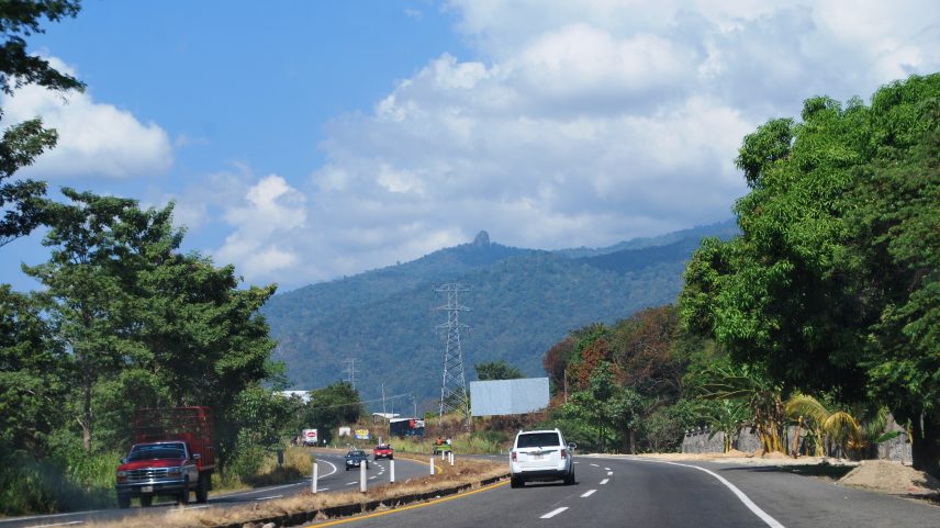 Estrada a caminho de Huixtula