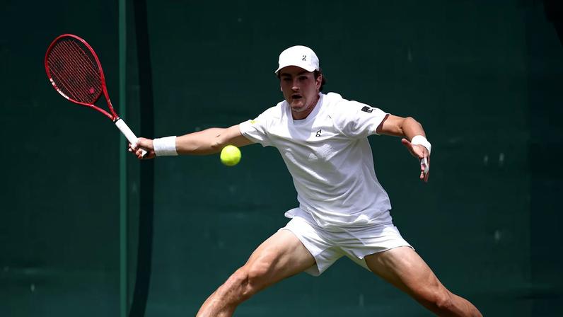 João Fonseca joga nesta sexta-feira, 3, pela terceira rodada de Wimbledon. Foto: Henry Nicholls/AFP