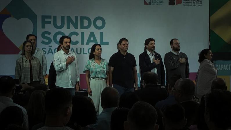 Tarcísio de Freitas e Ricardo Nunes juntos em formatura na Zona Leste de SP