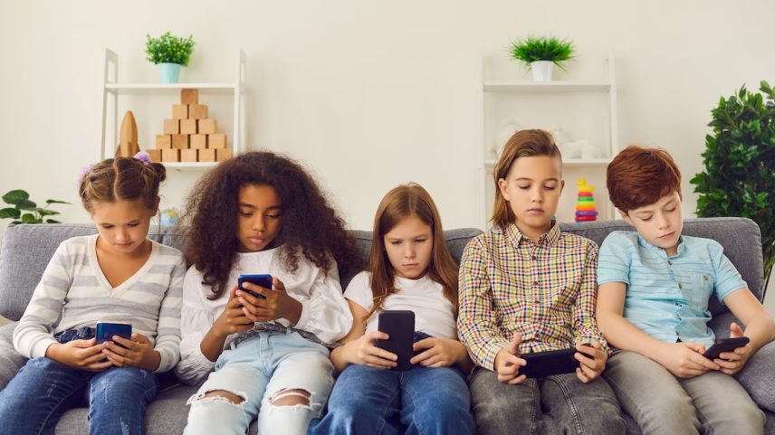 Os ambientes digitais não são neutros e exigem uma governança eficaz para proteger os mais novos, defendem Emmanuel Macron e Tedros Adhanom Ghebreyesus