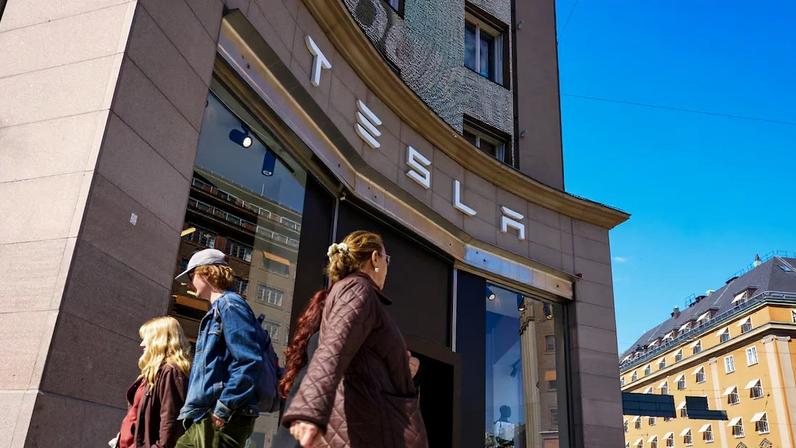 No segundo trimestre, a Tesla entregou aproximadamente 480 mil veículos elétricos, superando as expectativas. (Foto: Erik Flyg/Bloomberg)