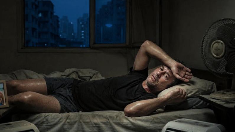 Noites mais quentes prejudicam o sono e podem ser mais perigosas que o calor diurno. (Imagem: Fala Ciência via Gemini)
