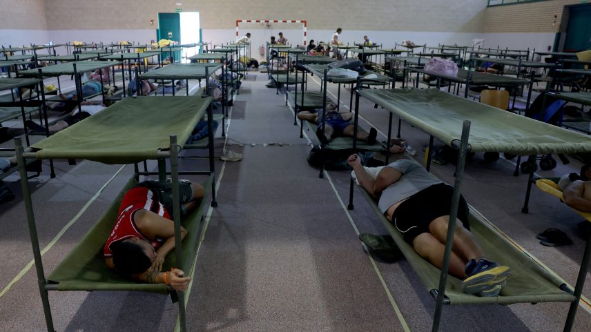 "O fogo te devora", diz morador evacuado pelo incêndio na Espanha