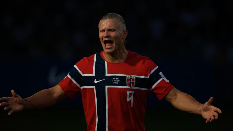 Aos 25 anos, Haaland tem mais gols do que jogos pela seleção de seu país