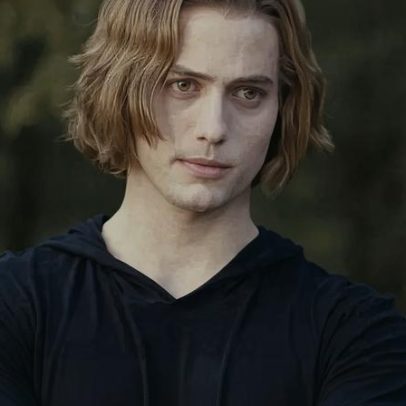 Onde está Jackson Rathbone, o ator que viveu Jasper em Crepúsculo?