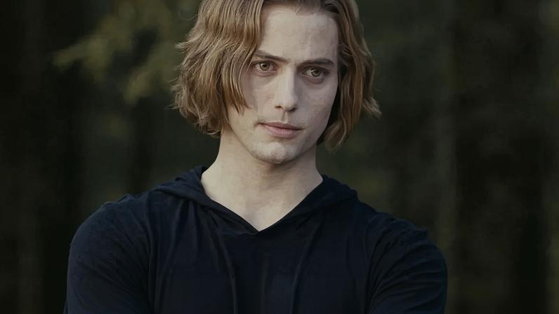 Onde está Jackson Rathbone, o ator que viveu Jasper em Crepúsculo?