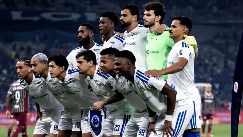 Jogadores do Cruzeiro perfilados no Mineirão (Foto: Gustavo Aleixo/Cruzeiro)