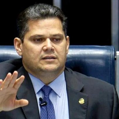 Alcolumbre atua para adiar PEC do fim da 6x1 para após eleições