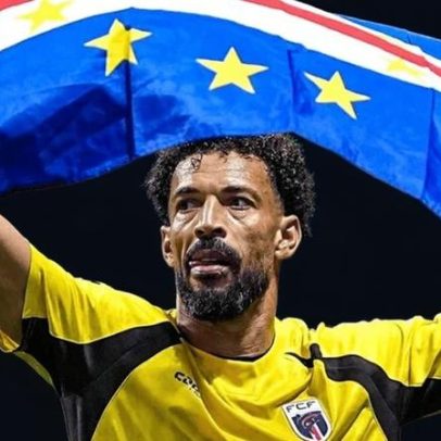 Vozinha supera espanhol e vira goleiro mais seguido no Instagram
