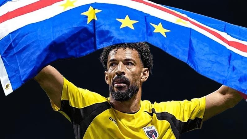 Vozinha supera espanhol e vira goleiro mais seguido no Instagram