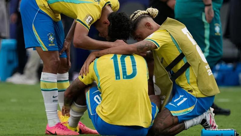 Camisa 10 do Brasil na Copa do Mundo, Neymar encerrou sua trajetória pela seleção brasileira em Mundiais acumulando lesões e eliminações.