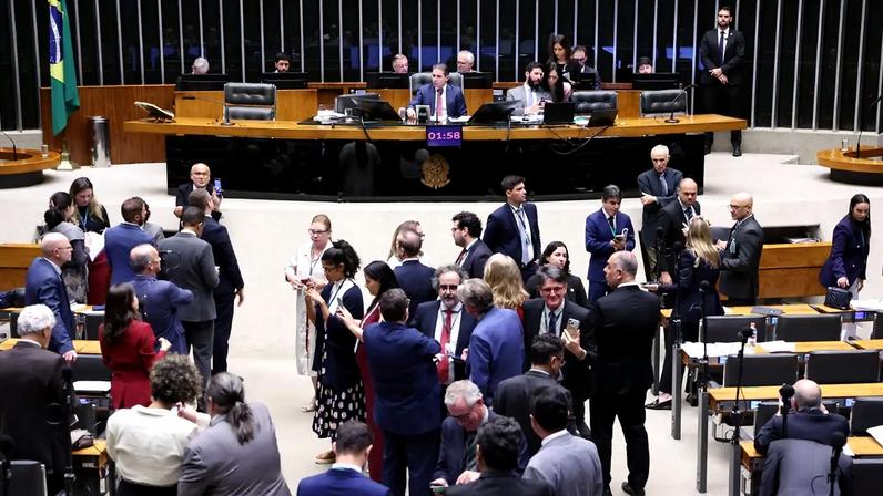 Plenário da Câmara no dia da votação da urgência do PL da Misoginia. (Foto: Kayo Magalhães/Câmara dos Deputados)