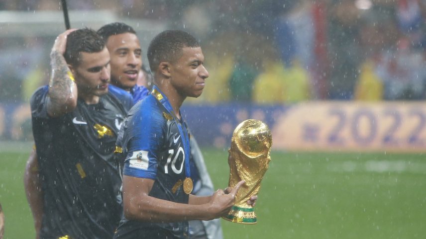 De ponta a camisa 9: como Mbappé mudou de função em cada Copa