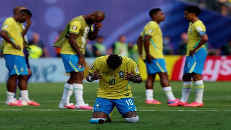 Jogadores lamentam a eliminação nas oitavas da Copa