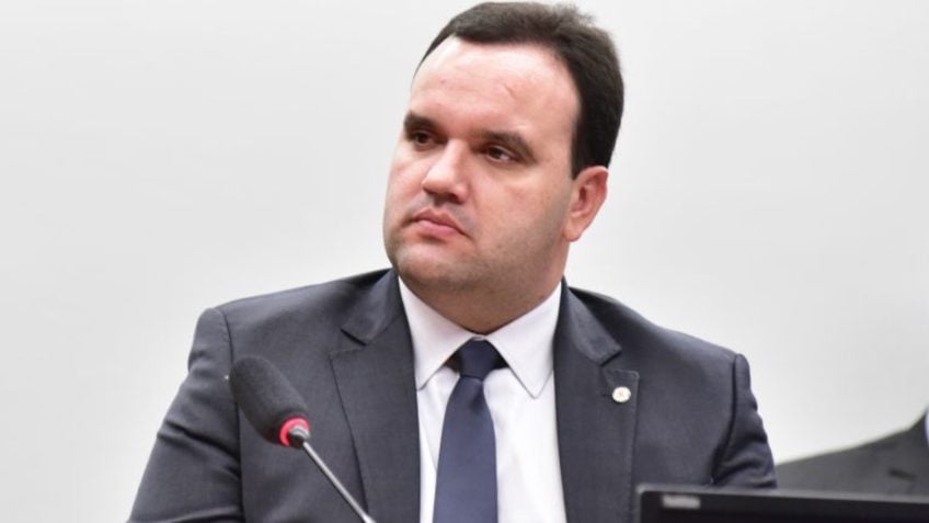 O deputado federal Luciano Amaral (PSD-AL) solicitou a relação completa e individualizada de contatos mantidos por gestores da Sports Media com o Conselho