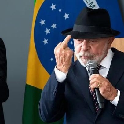 Oposição critica Lula por exibir dedo do meio em discurso