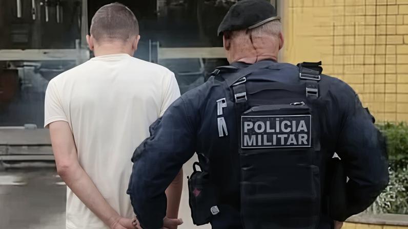 Dois homens são presos por porte ilegal de arma em condomínio no Rio