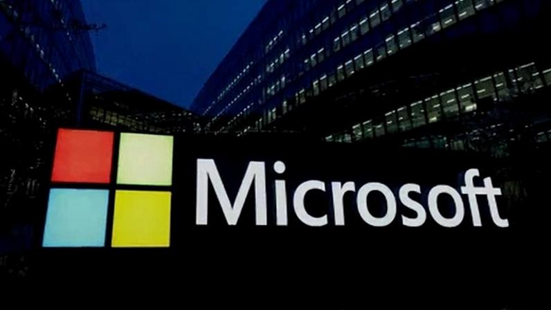 Logotipo da Microsoft nos escritórios da empresa em Issy-les-Moulineaux, nas proximidades de Paris, França