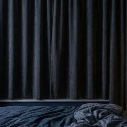 Como a luz da televisão afeta a produção de melatonina durante o sono