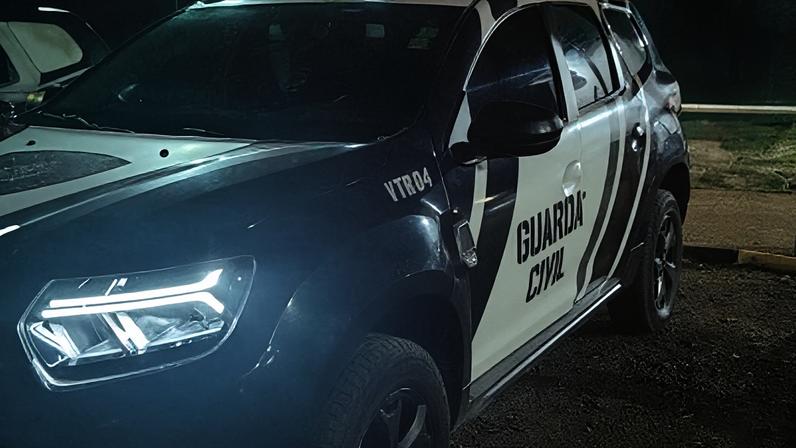Mulher é presa por deixar filhos sozinhos em casa para ir a bar em Goiás