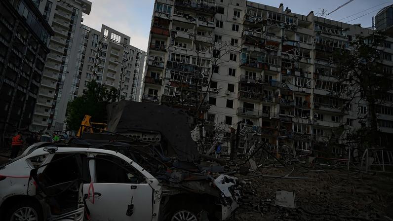 Zelensky acusou a Rússia de atacar infraestrutura civil