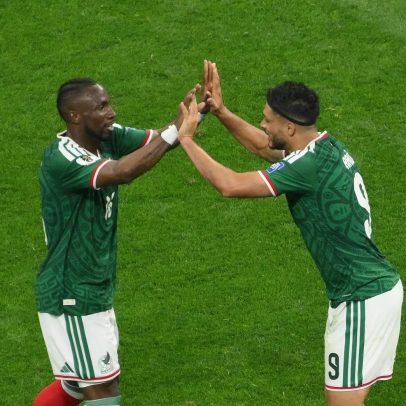 México quebra tabu de 40 anos, vence Equador e volta a sonhar na Copa