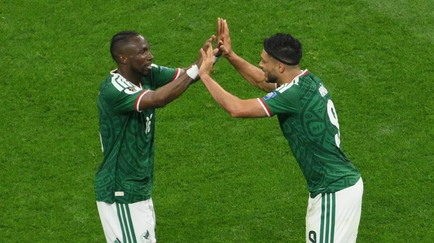 México quebra tabu de 40 anos, vence Equador e volta a sonhar na Copa
