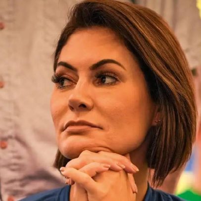 Direita é o principal grupo que comenta Michelle Bolsonaro nas redes e a critica