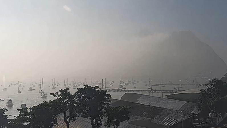 Nevoeiro atingiu região do Aeroporto do Galeão no Rio de Janeiro