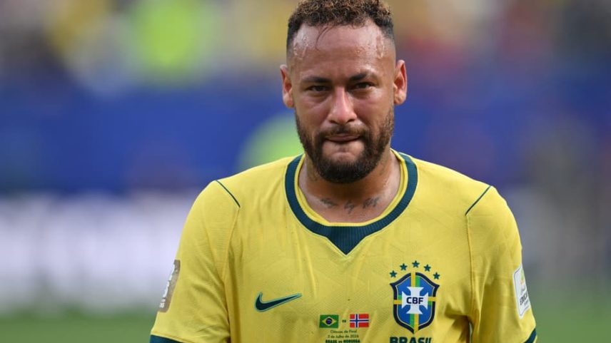 Neymar chorando após eliminação do Brasil para a Noruega