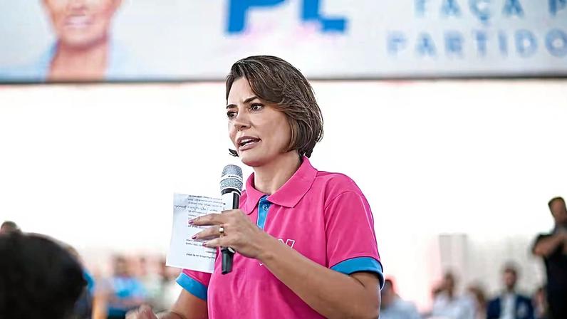 Bolsonaristas debocham de Michelle por elogio à ação do governo Lula