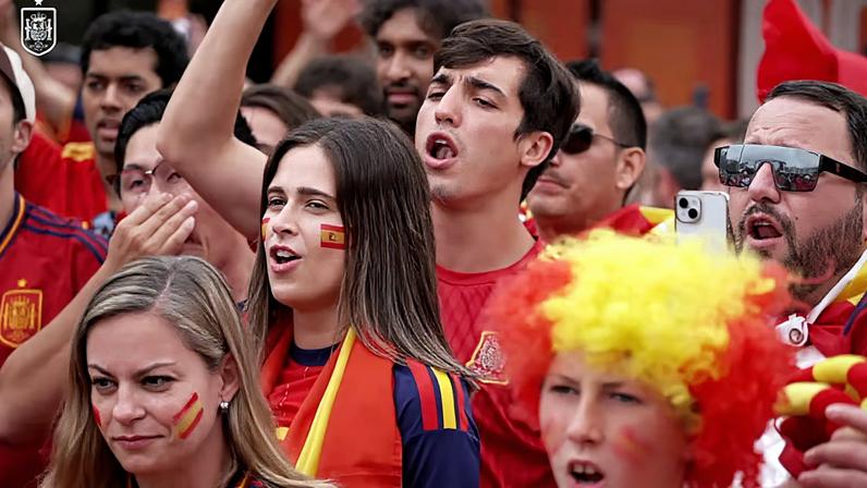 Confira a atmosfera incrível criada pelos torcedores da Espanha, que fazem a festa nas ruas de Los Angeles antes do duelo contra a Áustria na fase de 32 equipes da Copa do Mundo.