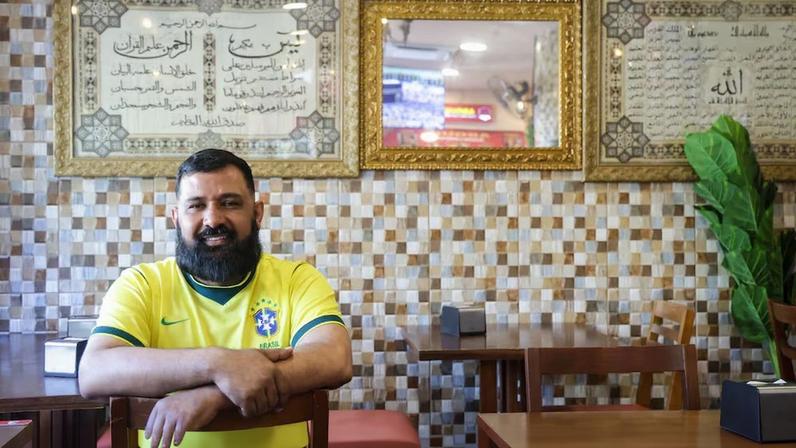 FR12 SAO PAULO - SP - 03/07/2026 - PALADAR - ABOUD - Foto do proprietário Aboud, e do rolos do shawarma, do prato do shawarma.FOTO: Felipe Rau/Estadão. Foto: Felipe Rau/Estadão