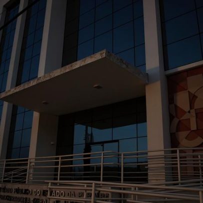 MPPB dá 20 dias para PB Saúde explicar contratação de médicos por PJs