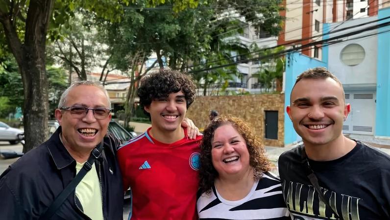 Félix Tovar, desaparecido após os terremotos na Venezuela (à esquerda) e seu filho, Daniel Medina (à direita). (Daniel Medina/Arquivo pessoal)