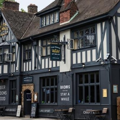 Burnham promete 20% corte de impostos para pubs, bares e clubes