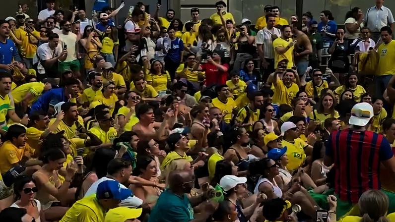 Torcedores brasileiros criam coreografia créu para duelo contra a Noruega