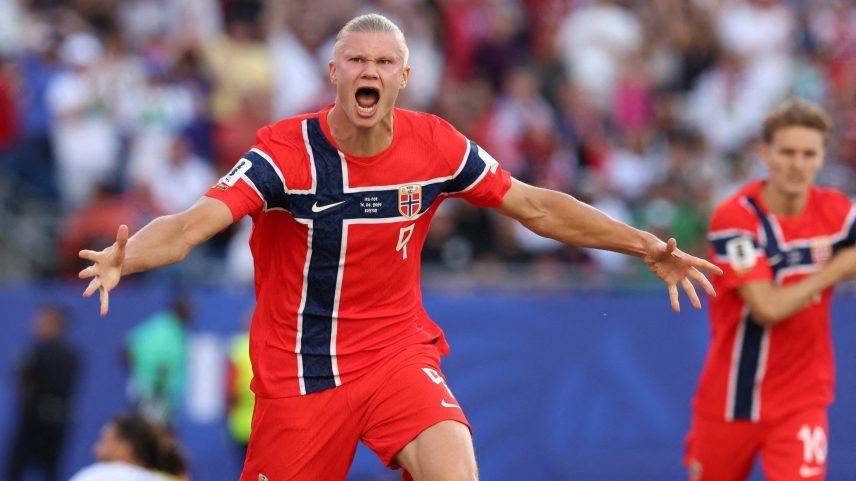 Haaland comemora o gol da vitória da Noruega