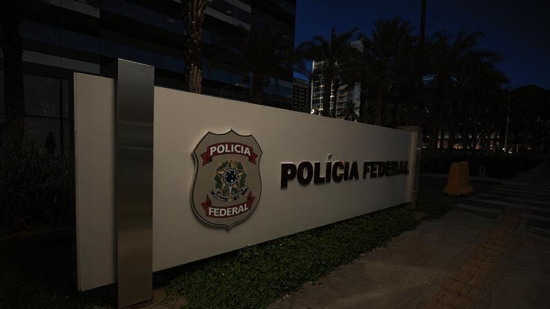 Polícia Federal cumpriu mandados contra investigados por operar rede de lavagem com criptomoedas, dinheiro em espécie e transações bancárias (Foto: Ton Molina/Bloomberg)