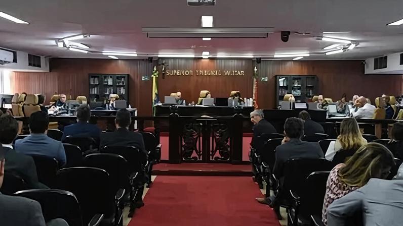 Sessão de julgamento no STM.