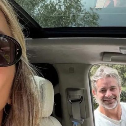 Jennifer Aniston faz rara postagem com namorado coach