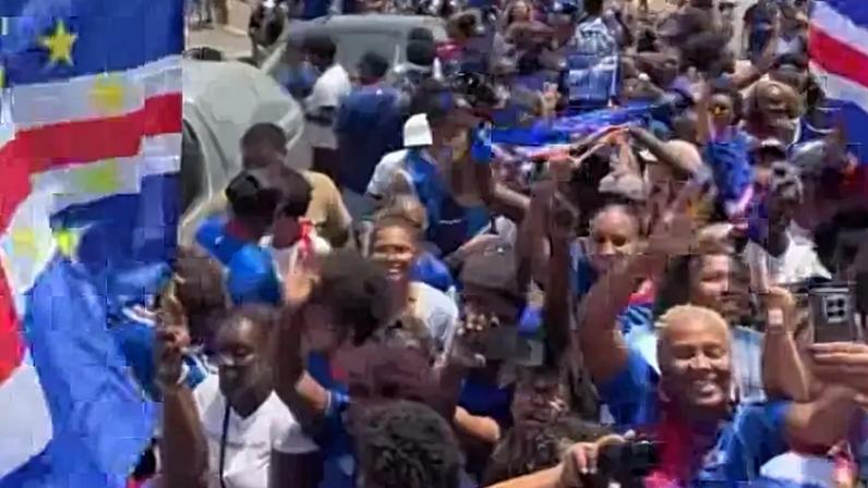 Carreata em homenagem à seleção de futebol de Cabo Verde, na cidade de Praia, capital do país - 05/07/2026 (Reprodução/Facebook)