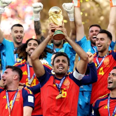 Seleção da Espanha desfila por Madri após título mundial; assista ao vivo